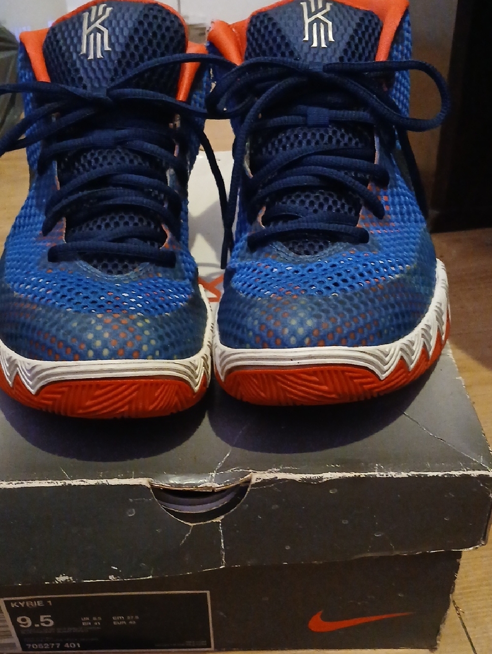 Nike "Kyrie" Basketball Sneakers Size 9.5 W/Box!